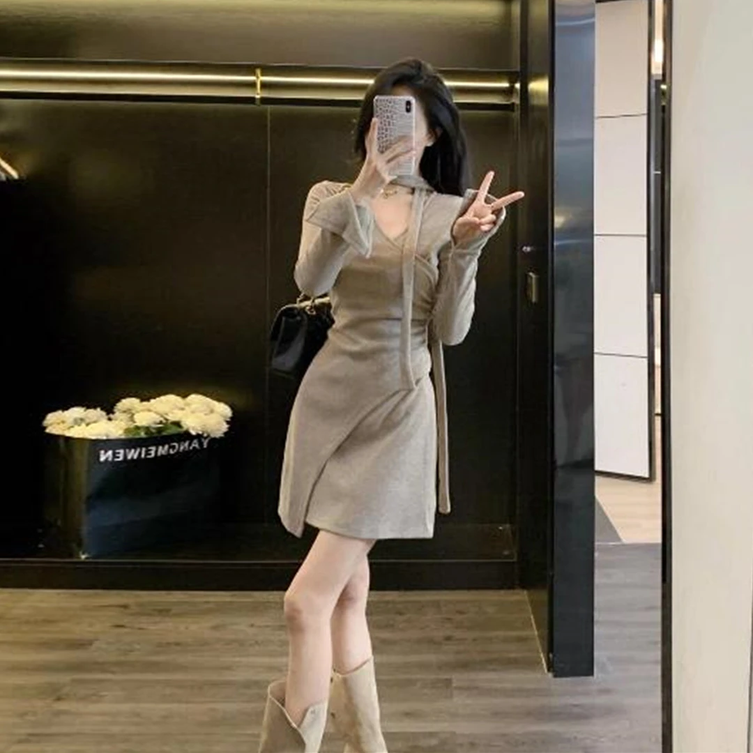 法式高级感长袖针织连衣裙子女秋冬2025新款收腰显瘦褶皱包臀短裙