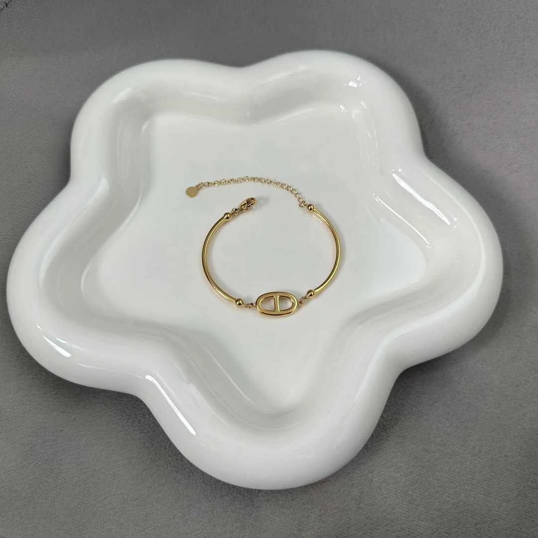 钛钢手镯 8695金色猪鼻子手镯圈口可调节字母手饰百搭气质手链