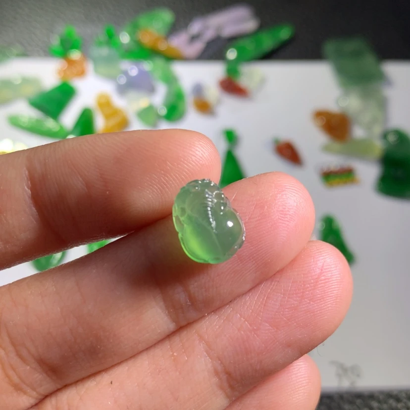 【闪购商品】翡翠吊坠(不含链)未镶嵌
