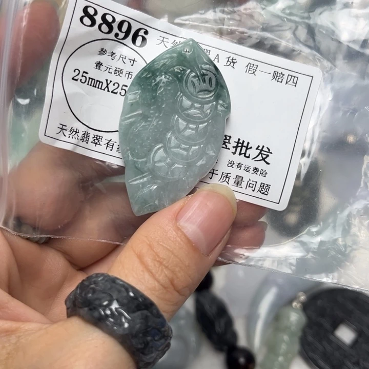 翡翠未镶嵌颈饰8896