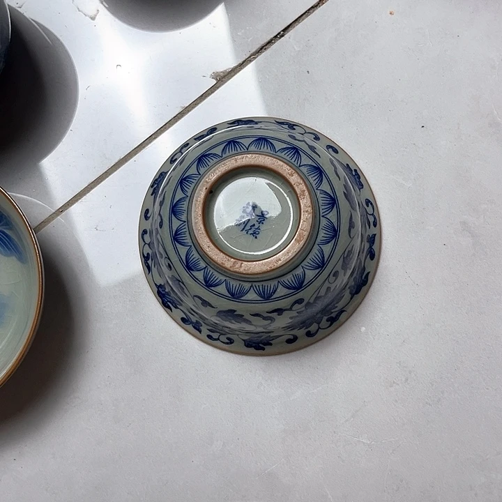 青花缠枝莲压手杯