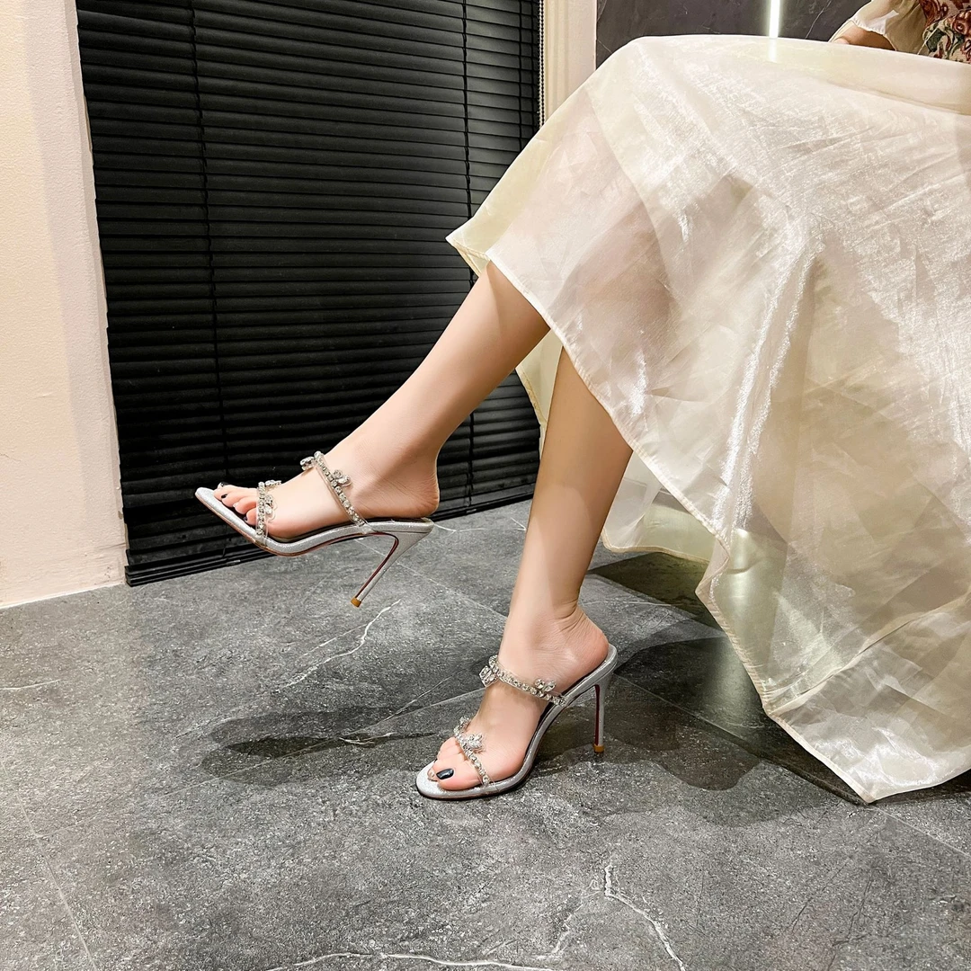 新款夏季透明水晶凉鞋女细高跟一字带气质水钻鞋