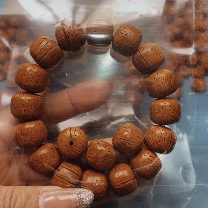 老****”桃核手串老邢16全品15颗