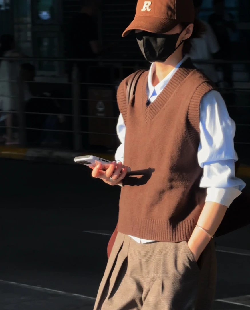 时尚秋季针织女短款毛针织衫无袖宽松V领套头春秋