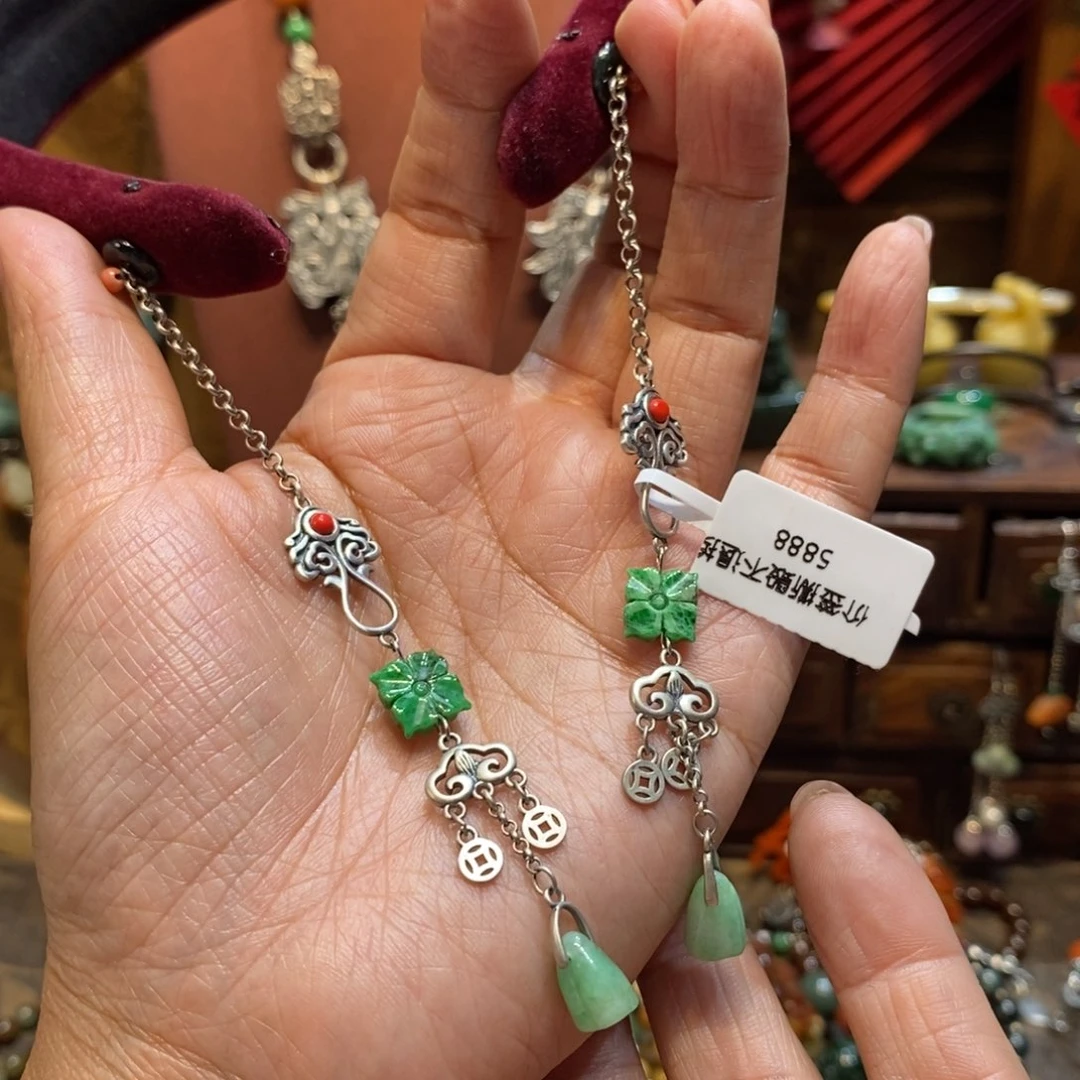 翡翠吊坠(赠链)未镶嵌