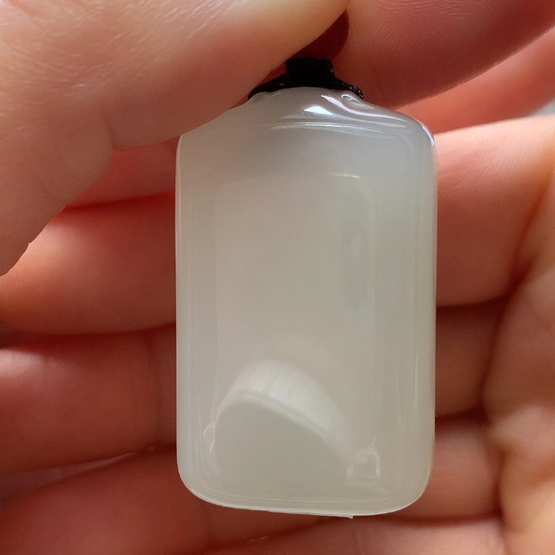 大***安和田玉未镶嵌颈饰