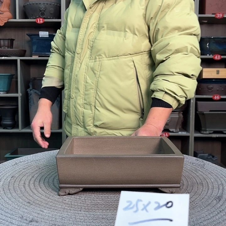 紫砂花盆，*谓紫砂的味道很好
