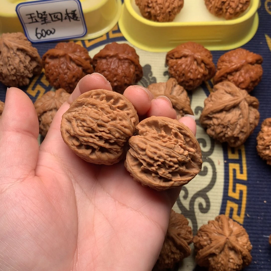 文玩核桃吊坠A***?文山38