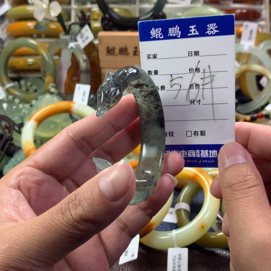 蛇纹石玉手镯未镶嵌