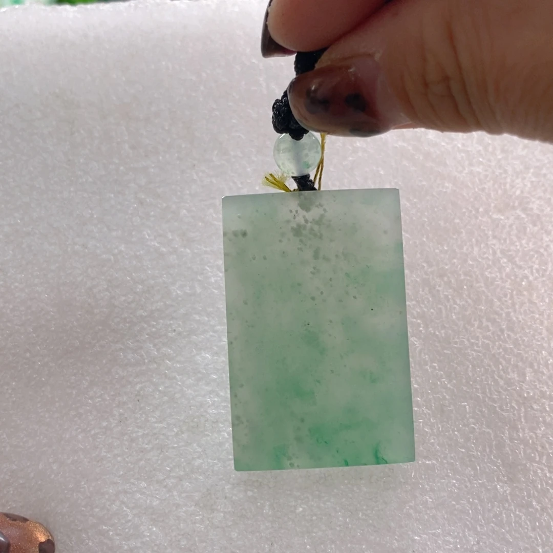 石英质玉未镶嵌颈饰