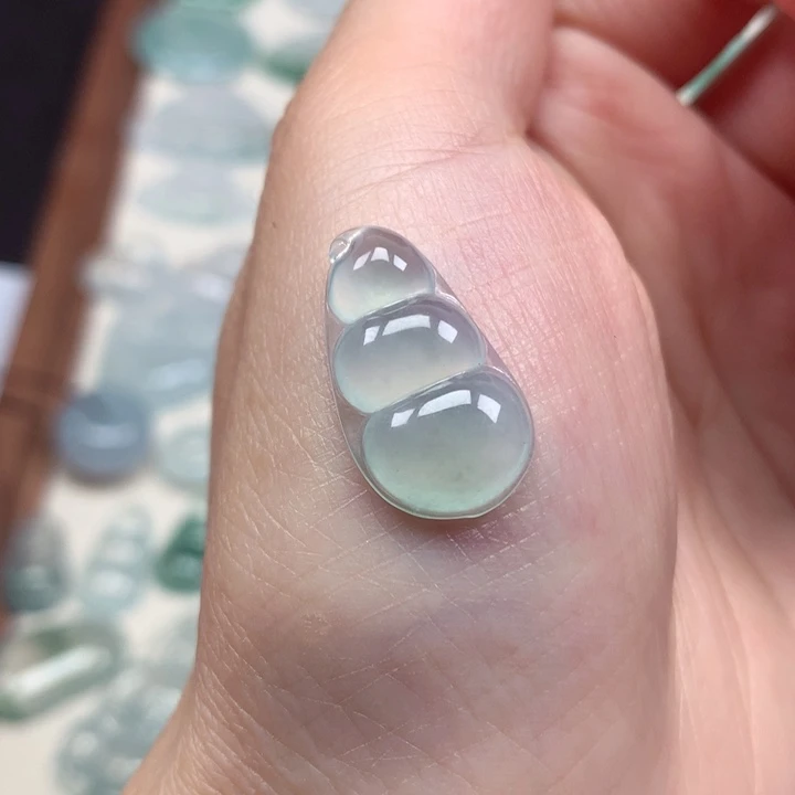 翡翠未镶嵌颈饰冰种福豆