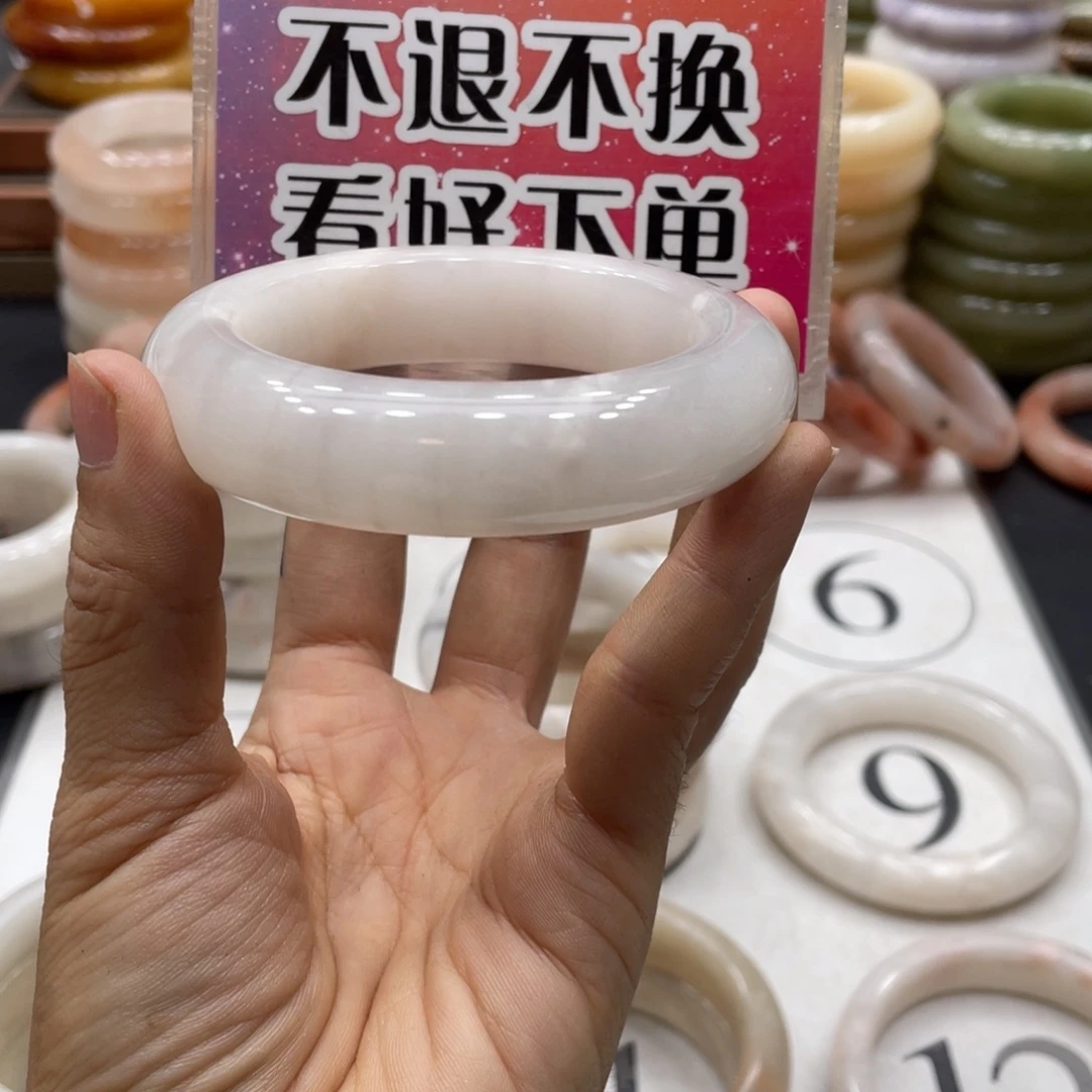 *****未镶嵌手镯石英质玉