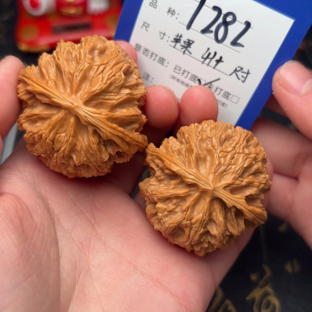 文玩核桃吊坠苹果