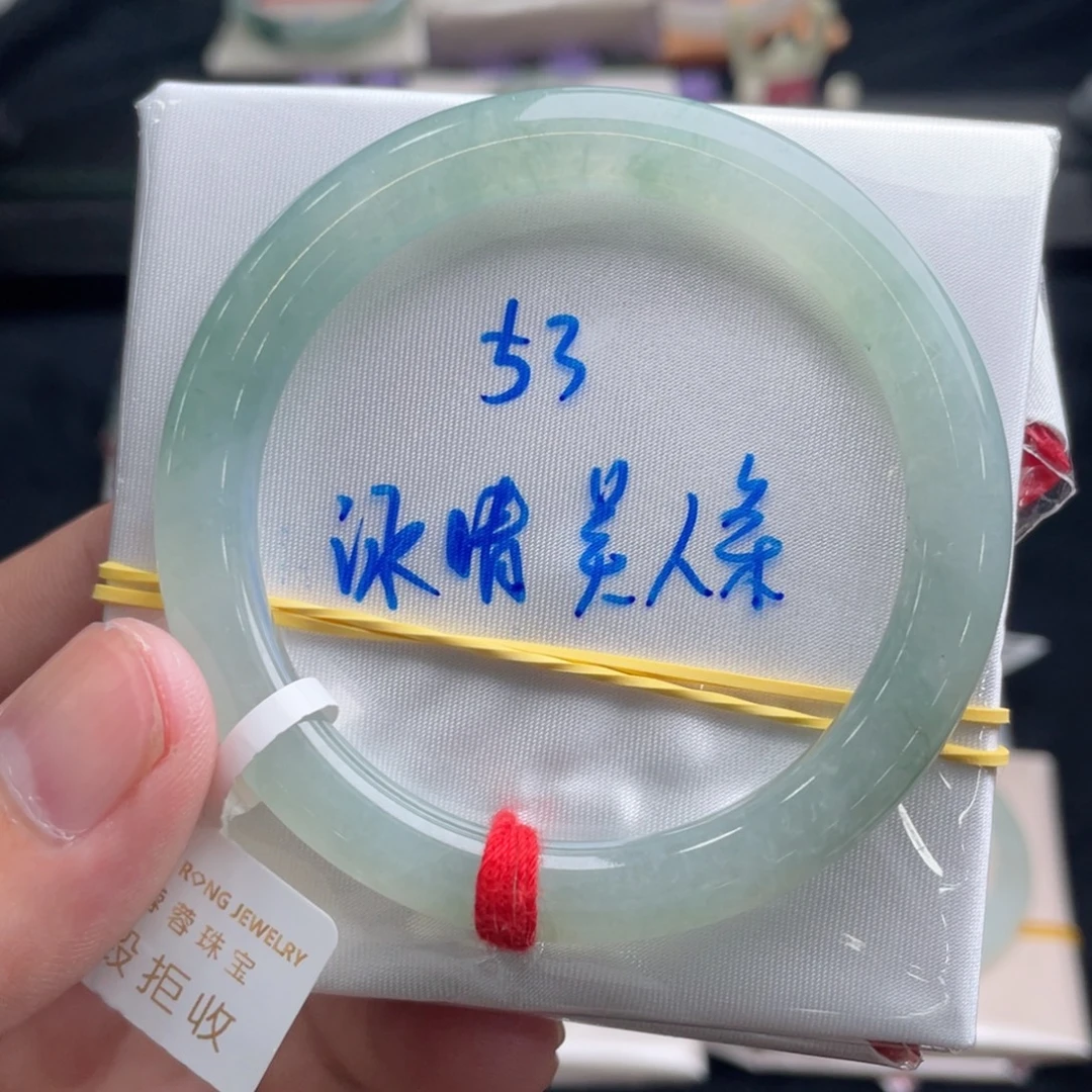 翡翠手镯未镶嵌翡翠手镯