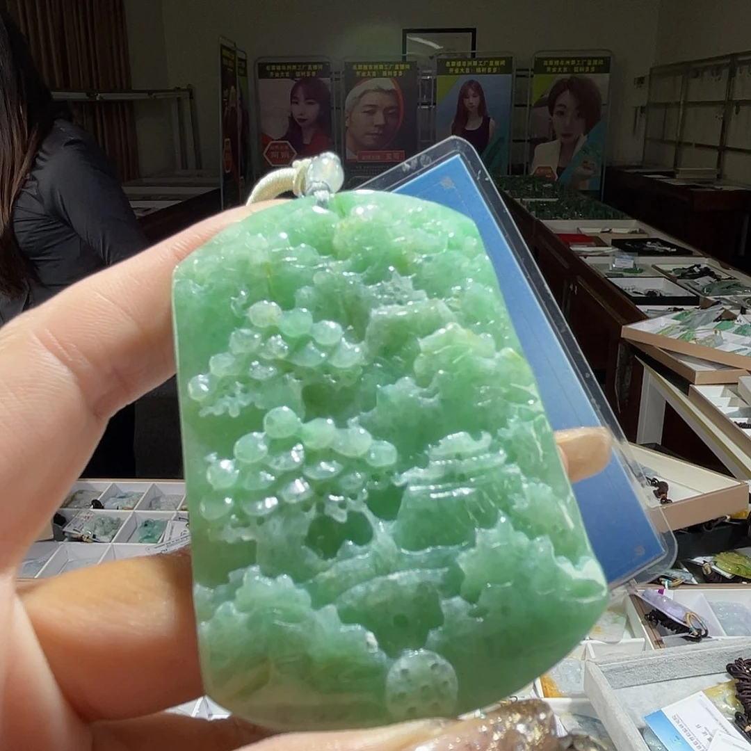 翡翠未镶嵌颈饰一