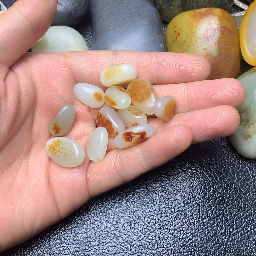 小***总和田玉未镶嵌挂件