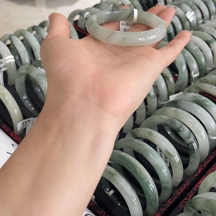 未镶嵌手镯石英岩玉