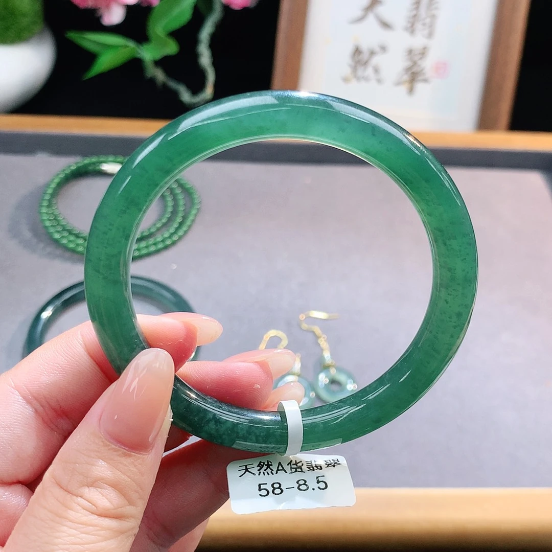 未镶嵌手镯（圆镯）翡翠