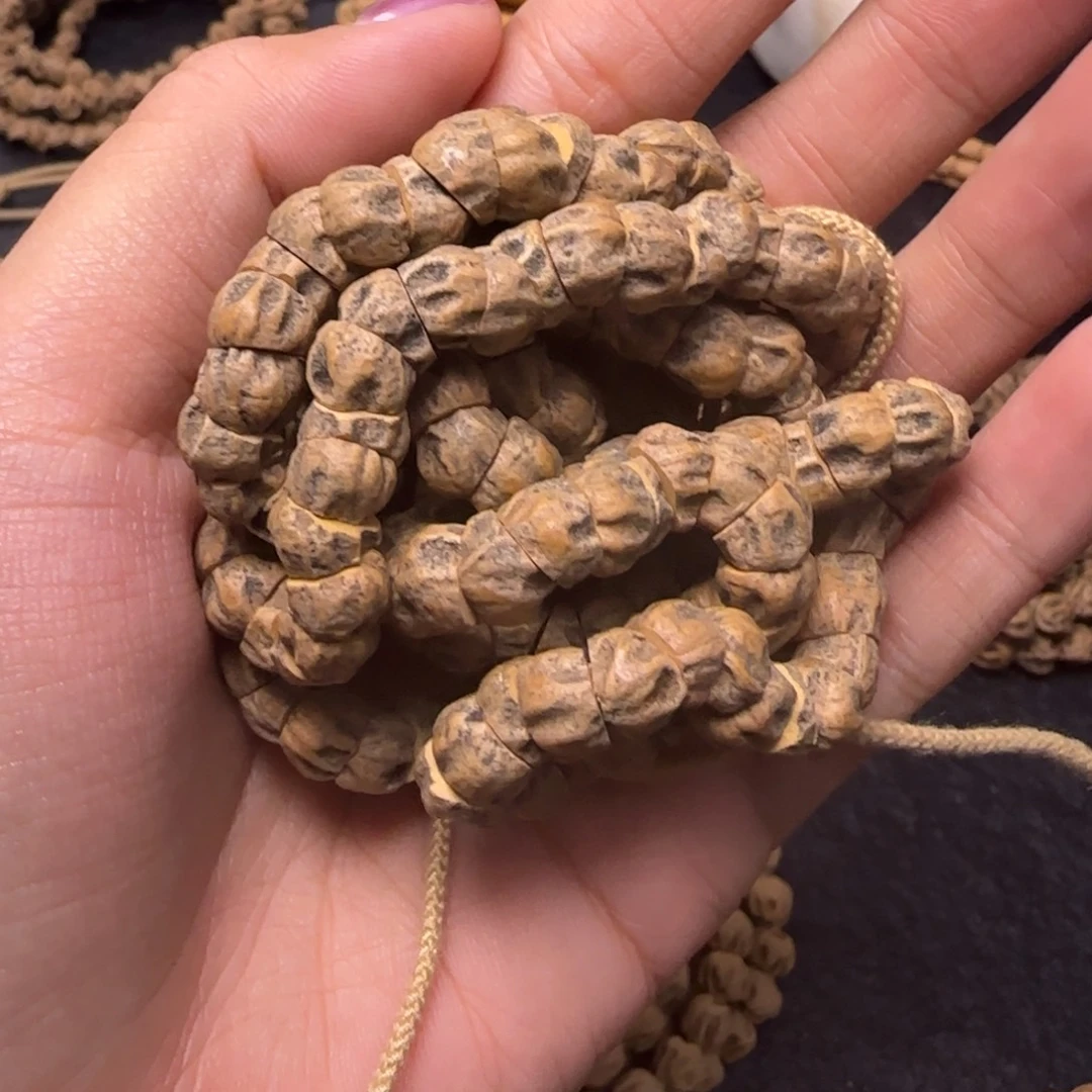 自***。吊坠柏香籽/百香籽