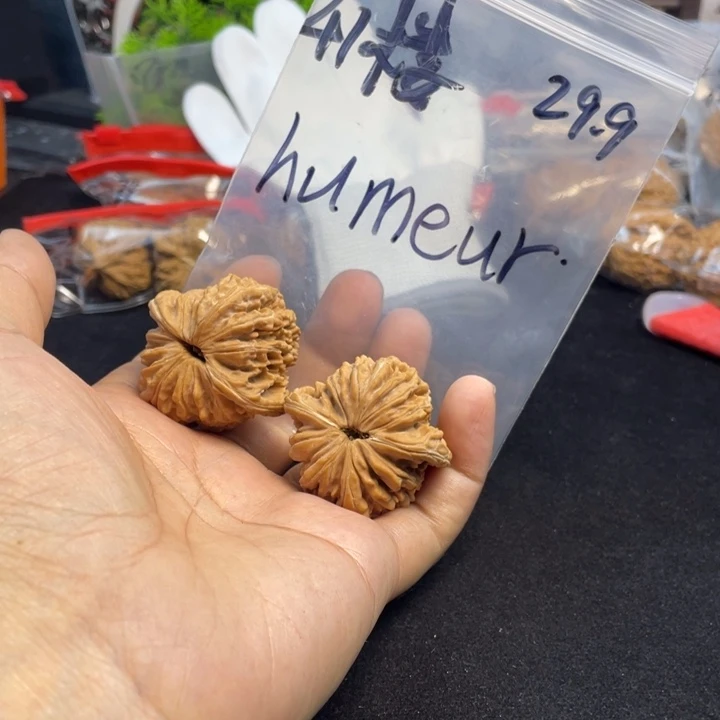 文玩核桃把件h****?四座楼