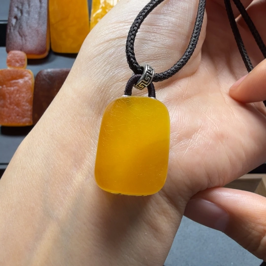 未镶嵌吊坠(赠链)琥珀