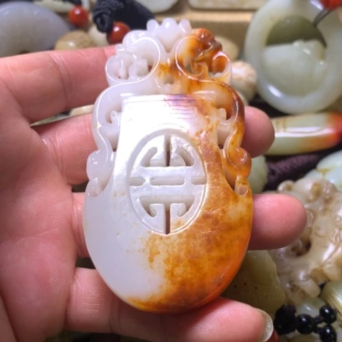 未镶嵌和田玉挂件羽**?