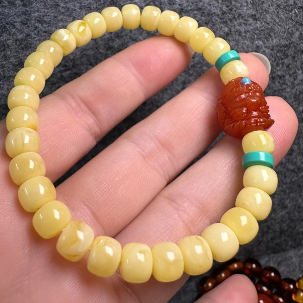 俄料蜜蜡单圈手串 搭配象神天使 蜜蜡直径6+ 佩戴效果佳