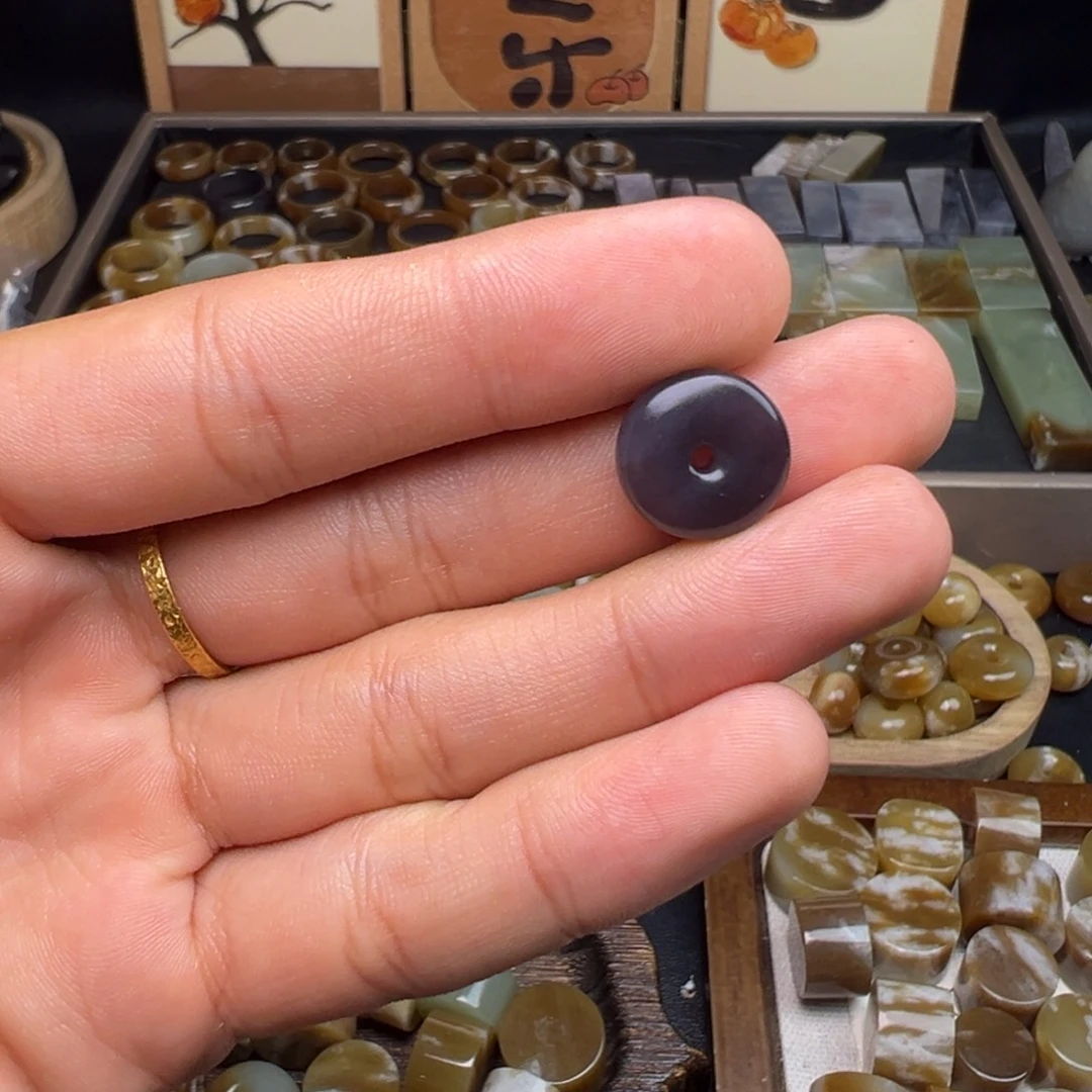 和田玉（糖玉）未镶嵌珠宝奇石烟紫平安扣