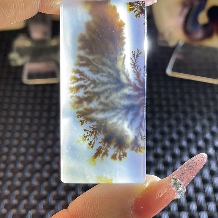 张***贝玛瑙/玉髓未镶嵌颈饰