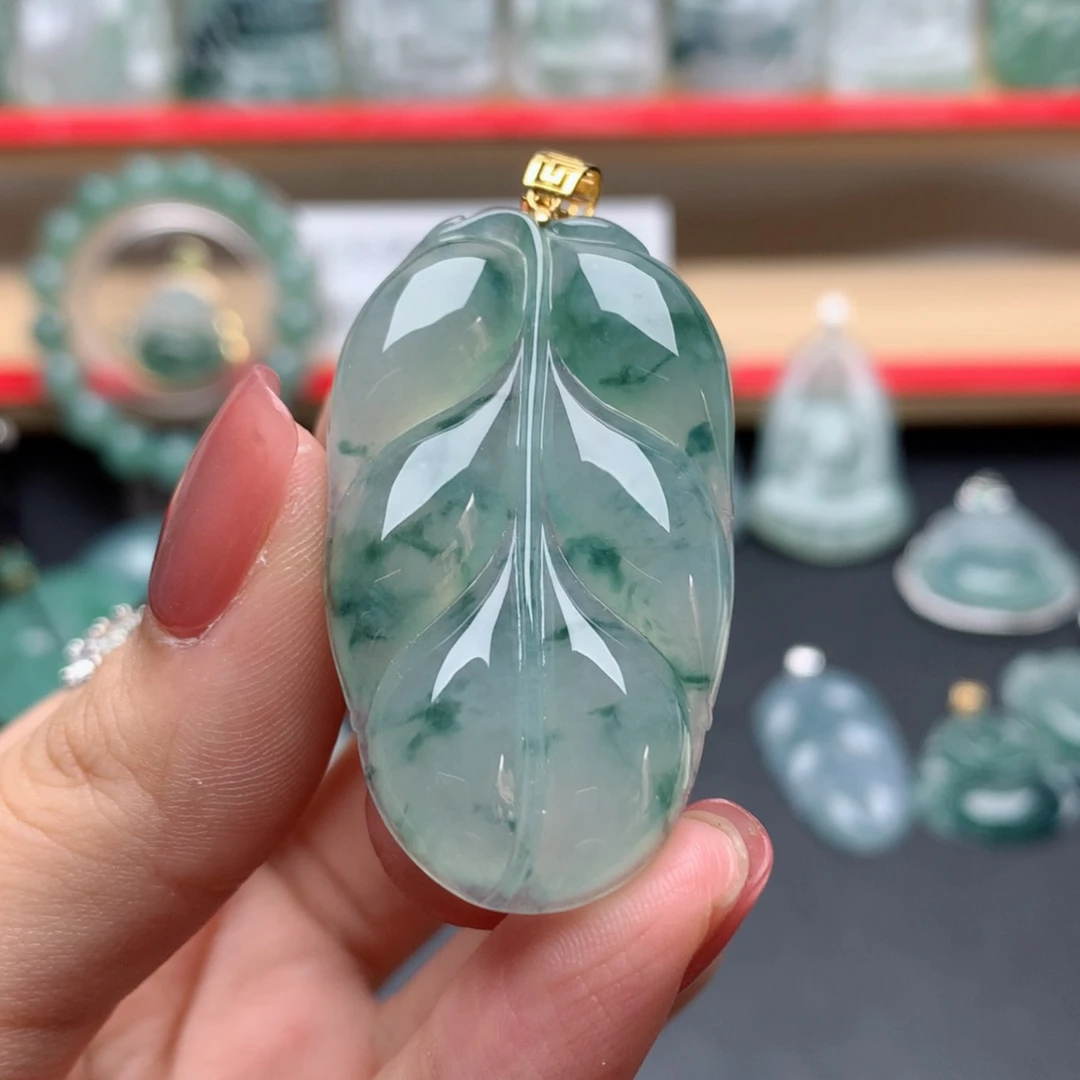 翡翠18K金镶嵌颈饰尧*妈叶子