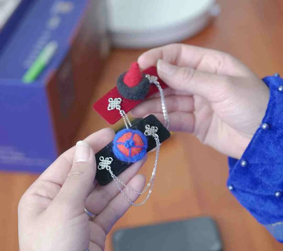蒙古族羊毛毡发夹