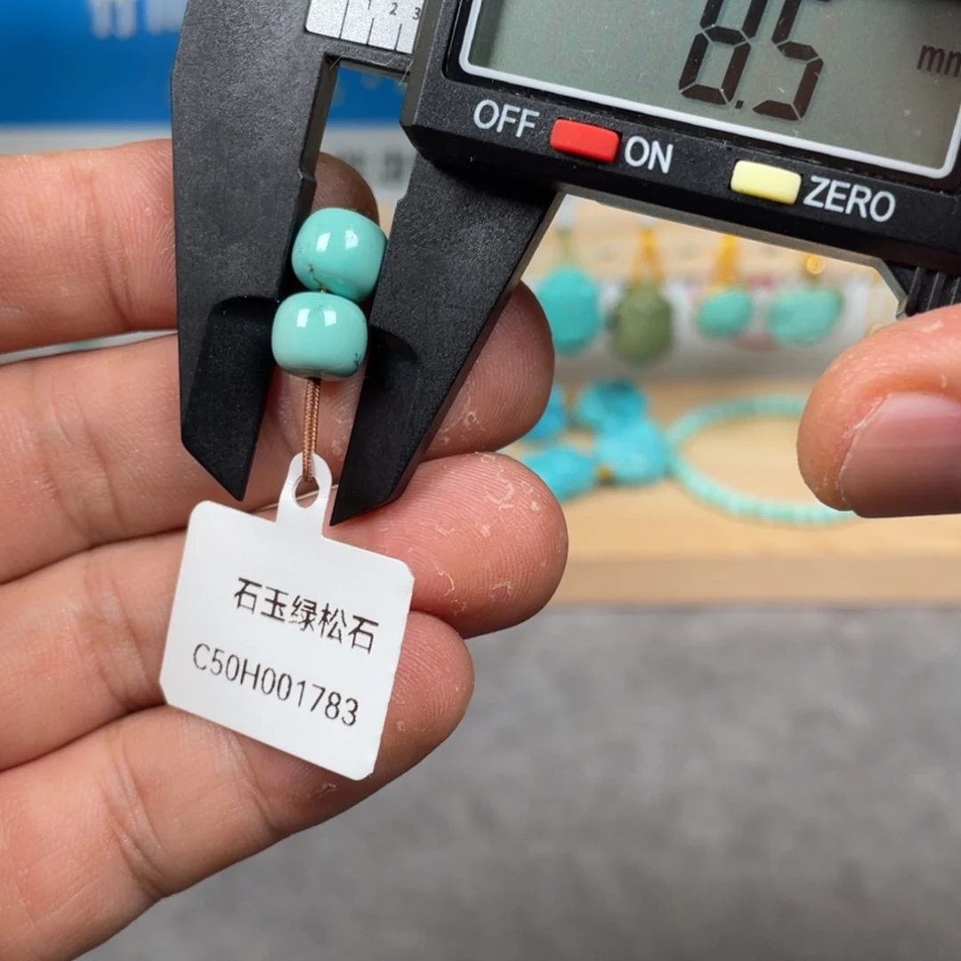 绿松石未镶嵌颈饰