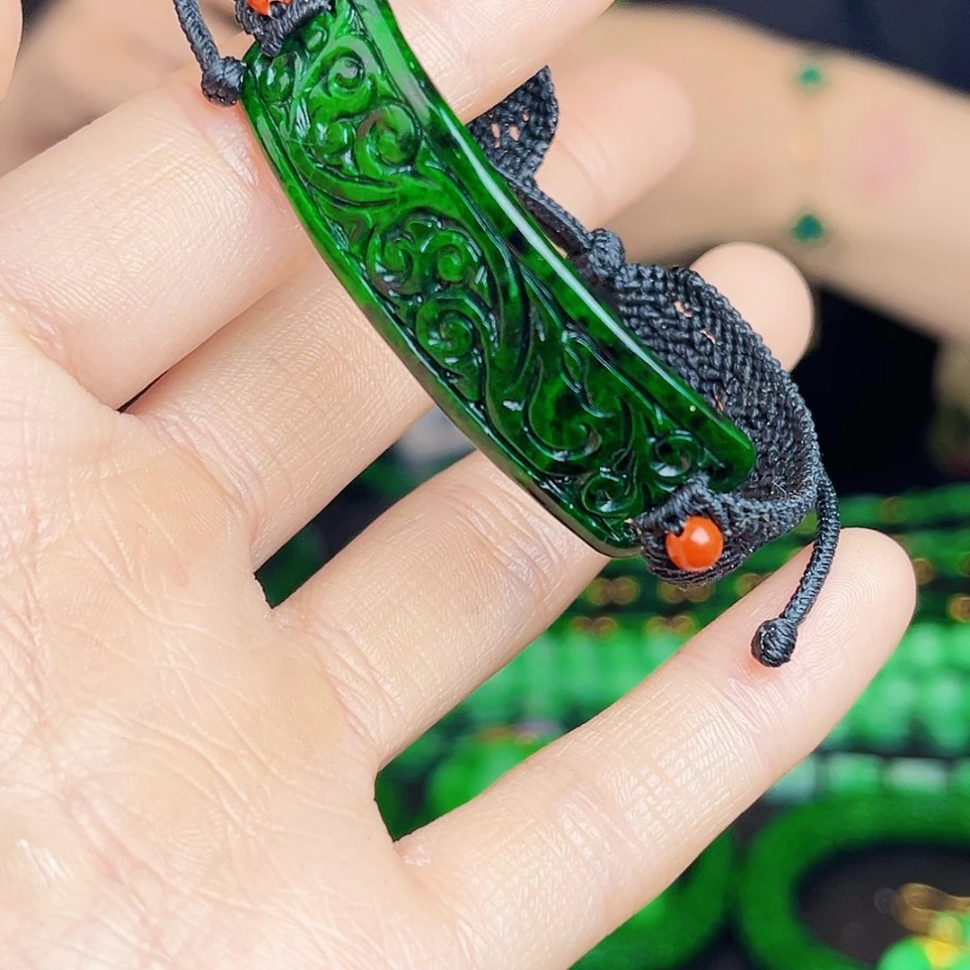 颈饰未镶嵌翡翠多样性