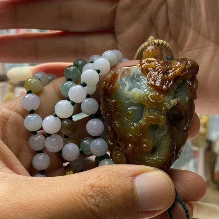 卡***诺翡翠未镶嵌颈饰每天