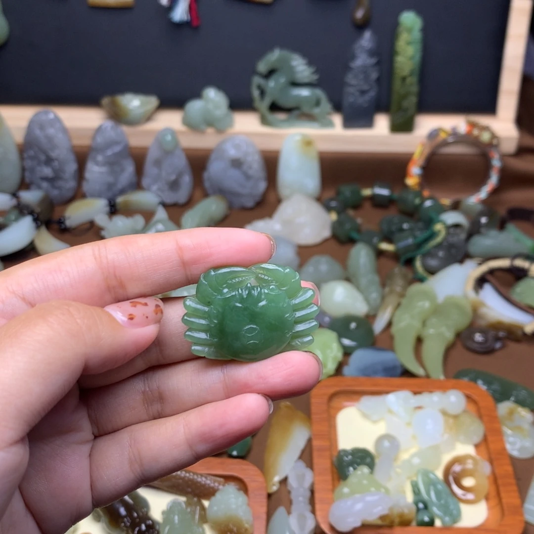 李***庆和田玉未镶嵌挂件