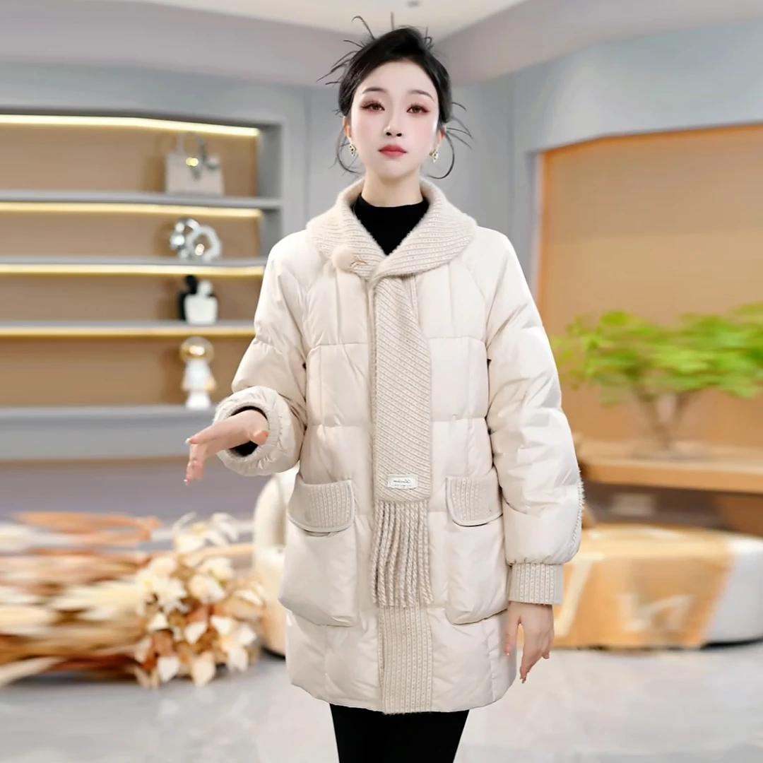 纯色九江羽绒服女2025冬季新款中年妈妈加厚保暖中长款带围巾外套