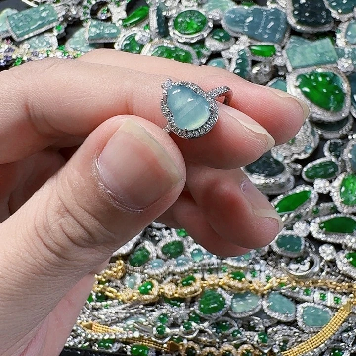 翡翠颈饰未镶嵌天然A货翡翠放漏