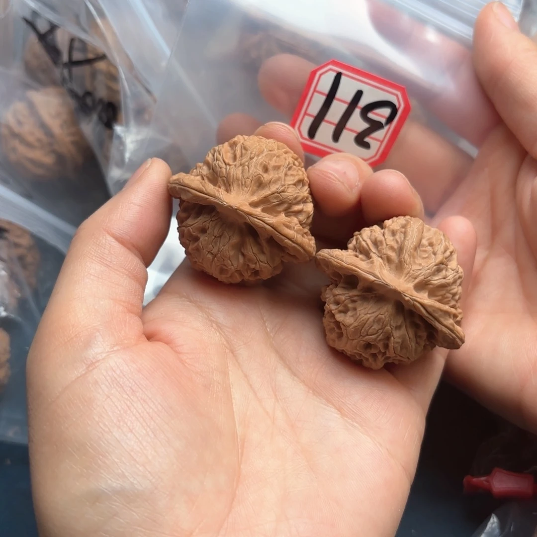 文玩核桃吊坠万**通宫灯