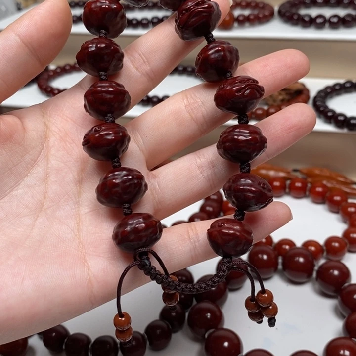 指***尖橄榄核雕刻工艺的研究