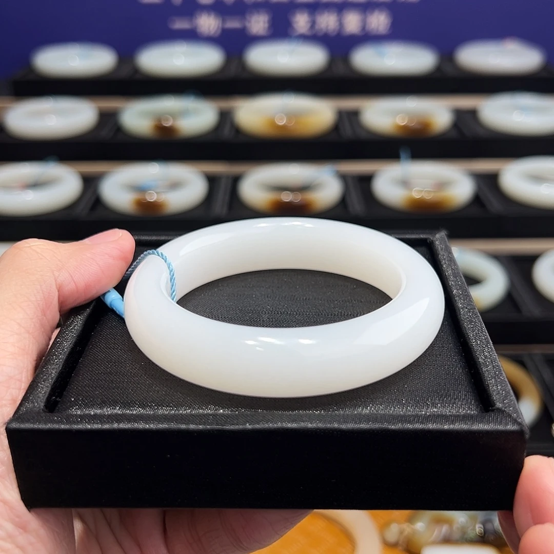 和田玉未镶嵌手镯