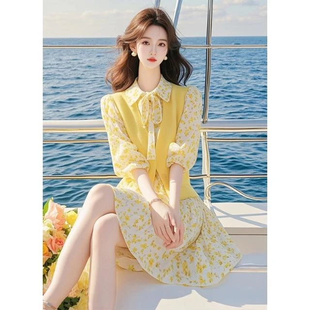 春装搭配一整套2025新款独特超好看气质碎花连衣裙马甲小个子女装