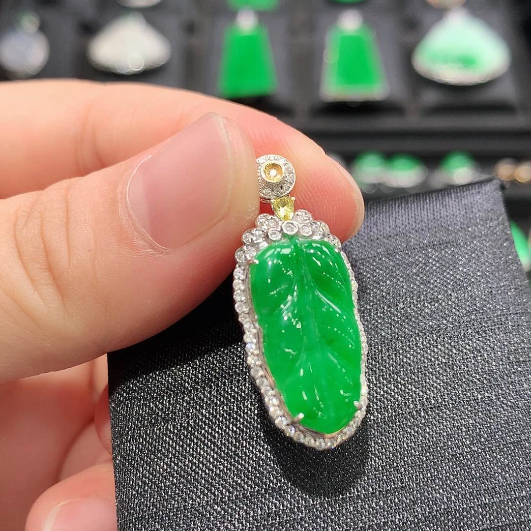 翡翠18K金镶嵌颈饰叶子