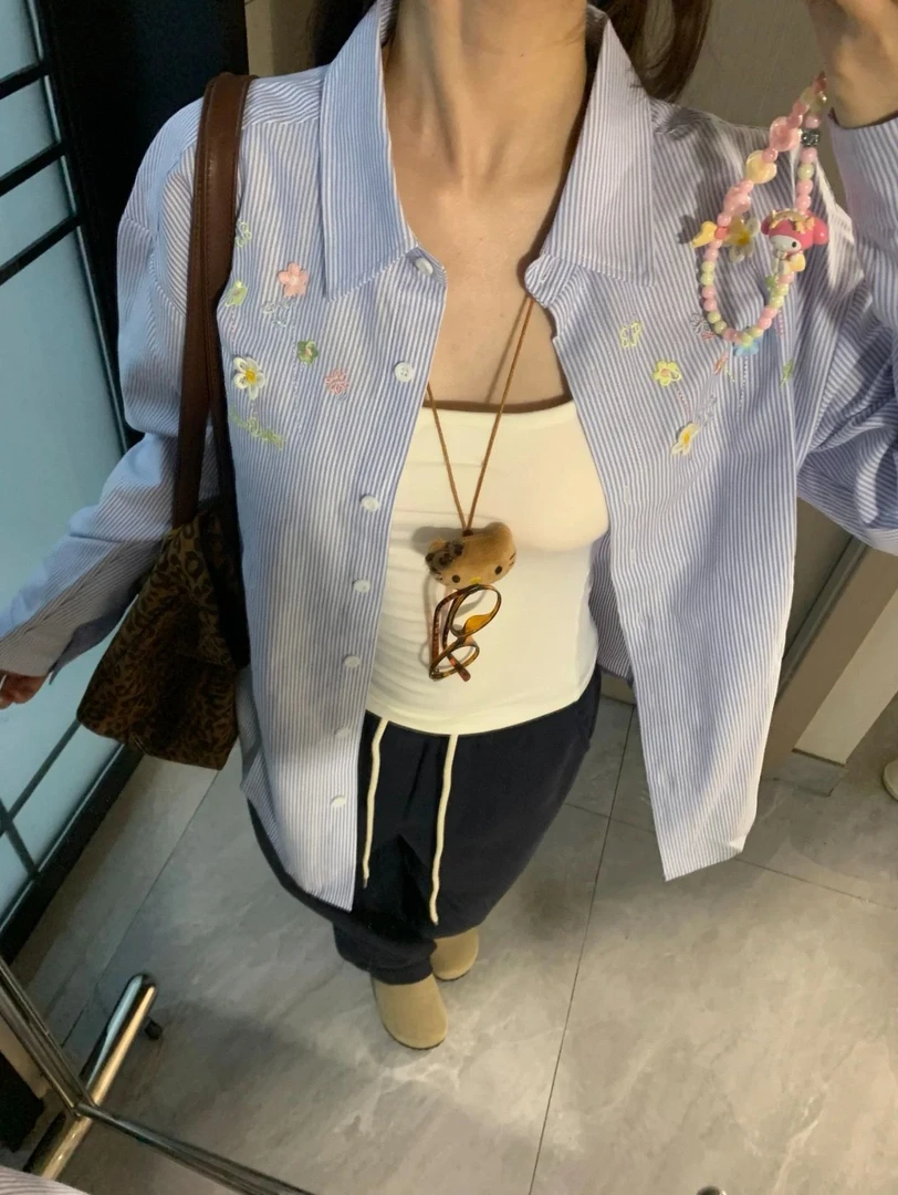 韩系轻职风春夏季新款宽松百搭条纹花朵刺绣别致衬衫舒适个性上衣