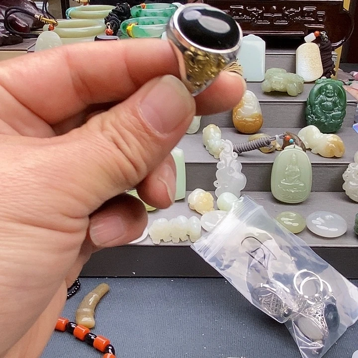 颈饰未镶嵌和田玉