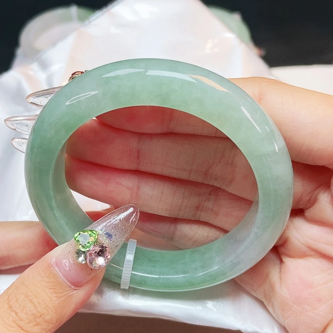 翡翠手镯未镶嵌53.7圈