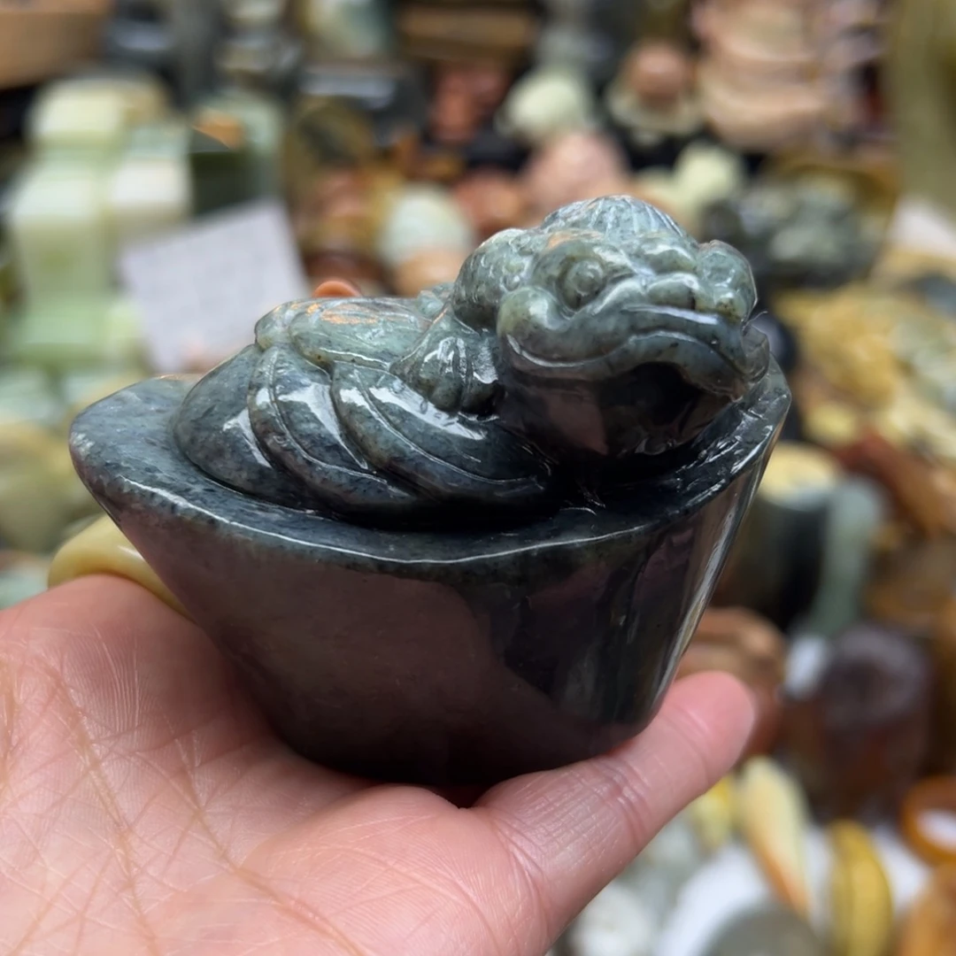 岫岩河磨玉（透闪石质玉）未镶嵌颈饰河磨玉金蟾元宝