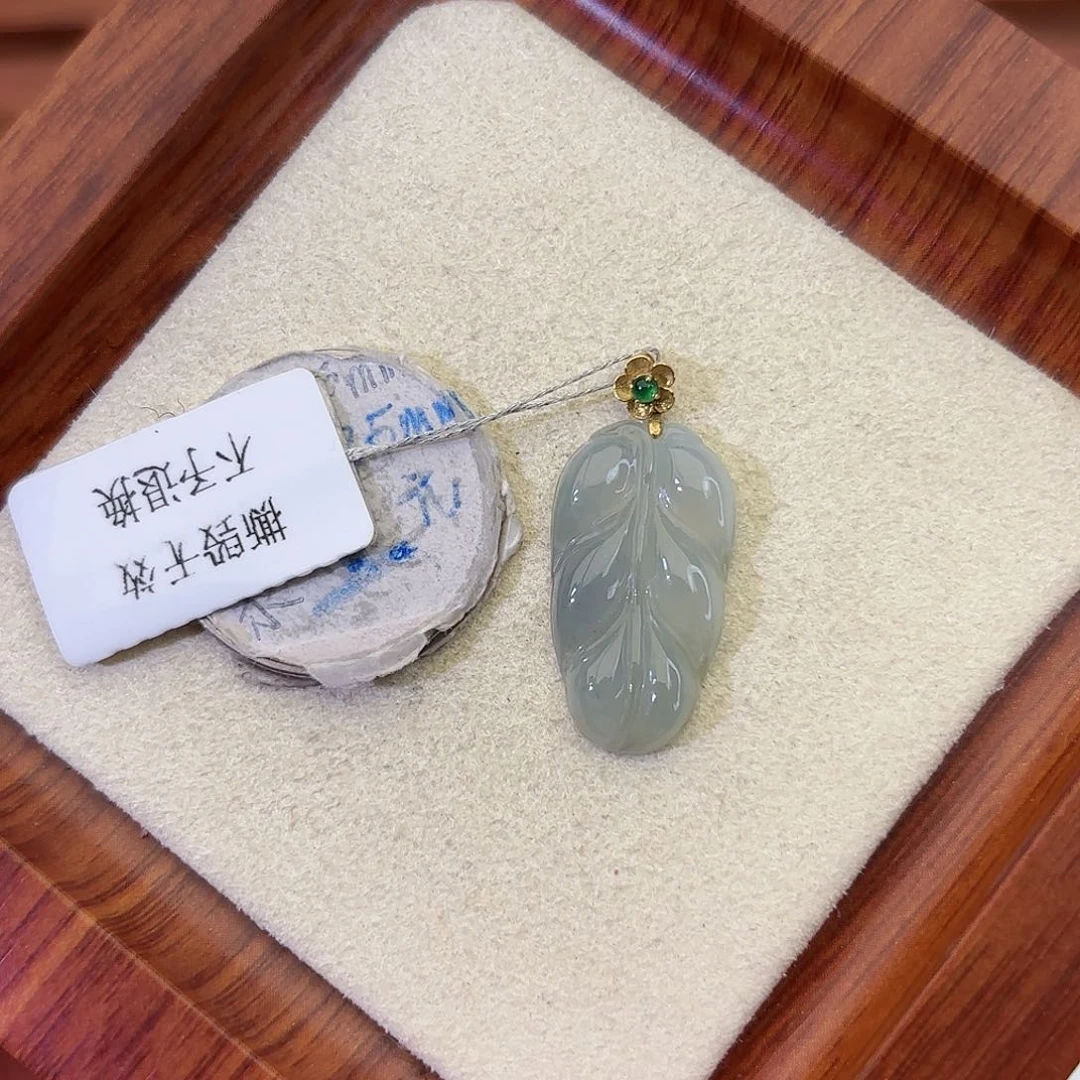 翡翠18K金镶嵌颈饰張*一叶子