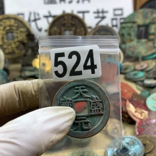 過***客铜现代文创工艺品