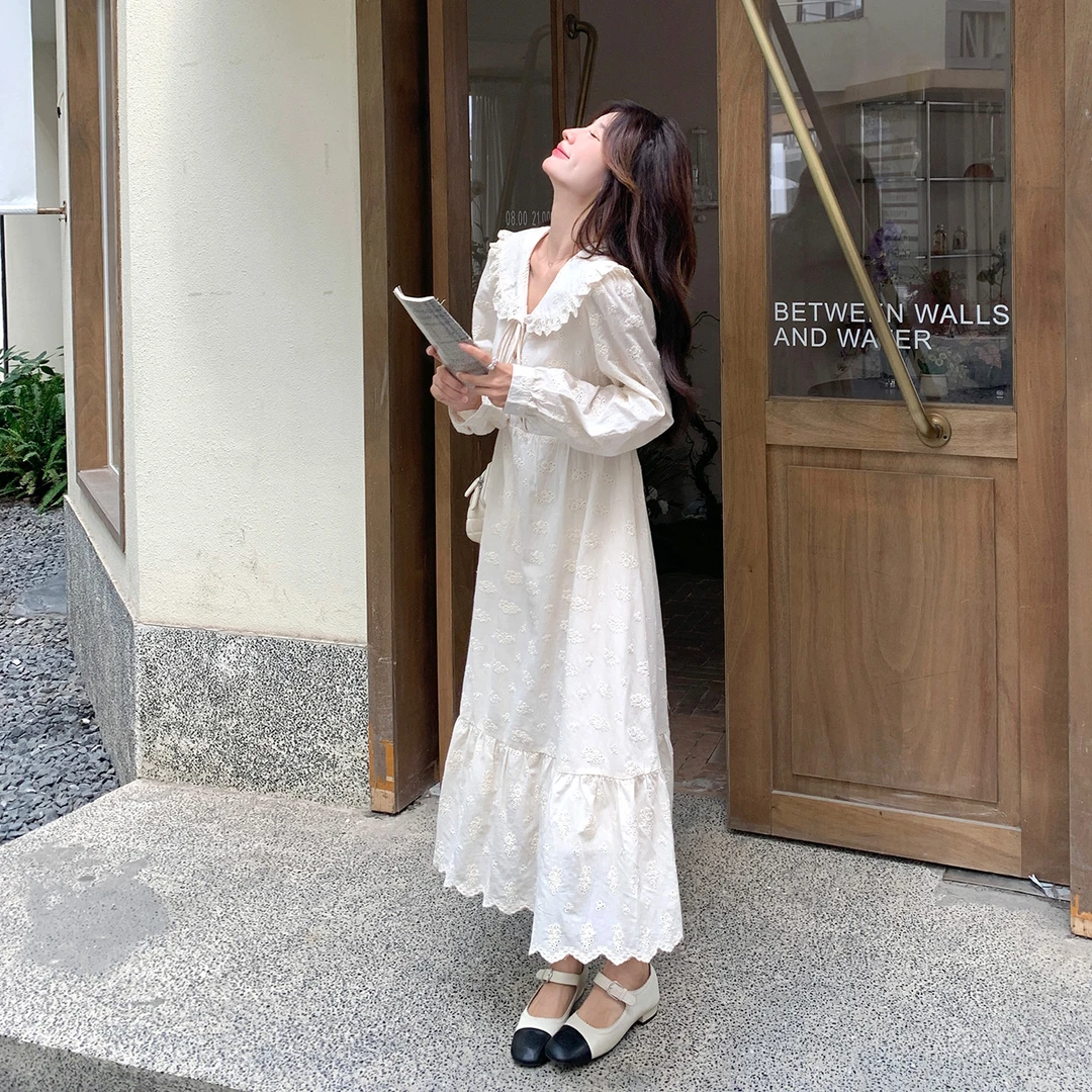 白色少女感减龄娃娃领连衣裙2025早秋刺绣设计小众优雅长款A字裙