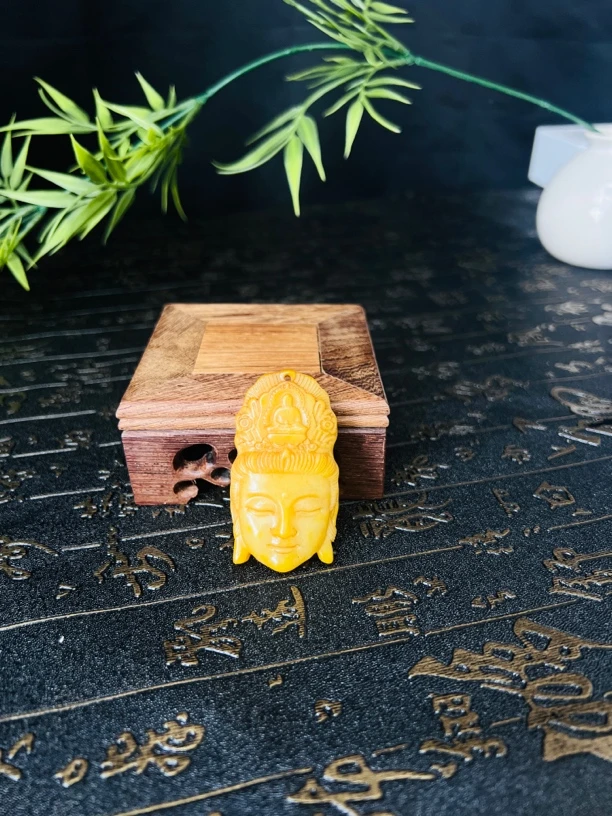 驼骨人工养殖玉化老料观音挂坠挂件牌子